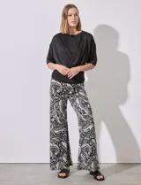 Blusa rosa en seda fría elastizada, marca Zac & Rachel. Delantera con plisado cruzado.