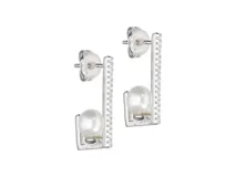 Par de aros de plata 925 con perlas de río, cierre a presión.