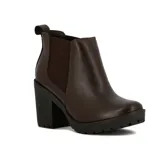 Bota tipo Chelsea de cuero negro con paneles elásticos laterales, taco cuadrado y suela con plataforma dentada.