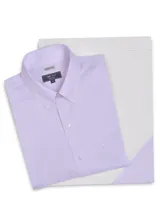 Camisa de manga larga RKF, corte regular fit, color lila. Presenta cuello abotonado, cierre frontal con botones y bolsillo en el pecho con el logo de la marca bordado.