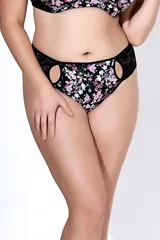 Bombacha tiro alto de lycra estampada con flores y laterales de puntilla negra.