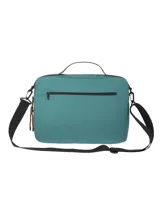 Maletín porta laptop de diseño minimalista en color turquesa, con acabado resistente al agua. Cuenta con asa superior, correa ajustable y removible, cierre principal y bolsillo trasero con cremallera. Incluye parche con logo de la marca en material sintético.