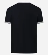 Remera regular de manga corta y cuello redondo color negro, con diseño texturizado y detalles de rayas contrastantes en cuello y puños.