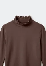 Camiseta de manga larga en color marrón, con cuello alto y terminaciones con borde ondulado en cuello y puños.