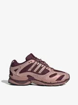 Championes Adidas Adistar Mld W de color bordó, con detalles metalizados y base de malla perforada transpirable. Inspirados en el running clásico, cuentan con mediasuela con amortiguación y las clásicas tres bandas de la marca.