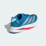 Championes de running Adidas Adizero Boston 13, color azul con detalles en plateado y acentos en fucsia. Presentan una estructura de malla transpirable, mediasuela con tecnología Lightstrike Pro para mayor retorno de energía y suela de caucho Continental para un agarre superior.
