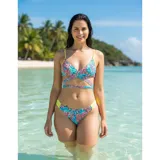 Bikini con estampado de animal print y hojas tropicales, compuesto por un top triangular con tiras cruzadas en el abdomen y bombacha tipo tanga con detalles en amarillo neón.