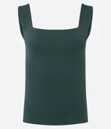 Blusa básica sin mangas marca Cortelle, confeccionada en poliamida con elastano. Presenta un diseño ajustado al cuerpo con escote cuadrado tanto en el frente como en la espalda y breteles medianos.