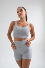 Short deportivo celeste con textura acanalada y cintura alta.