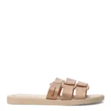 Sandalias tipo chinela Ipanema, color negro, con tiras anchas entrelazadas y logo de la marca en tono rosado en el lateral.