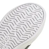 Championes Adidas de plataforma con diseño inspirado en el tenis clásico. Presentan un exterior de cuero sintético blanco con las icónicas tres tiras laterales en negro y detalle en el talón del mismo color. Cuentan con una suela de plataforma robusta y cómoda.