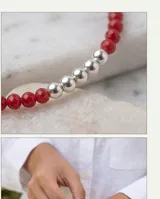 Pulsera de cuentas de cristal rojo con detalle central de esferas de plata 925.