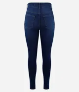 Pantalón skinny jeans azul oscuro con cintura alta, trabillas, cierre con botón y cremallera, bolsillos delanteros y traseros, y pespuntes en contraste. Confeccionado en tejido de jeans con 71% algodón, 26% poliéster y 3% elastano.