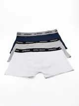 Pack de tres boxers de algodón con cintura elástica personalizada con el logo de la marca. Incluye un boxer negro, uno blanco y uno gris melange.