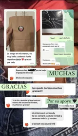 Tanga negra de encaje y lycra con tiras regulables y cadena dorada con dijes colgantes que forman letras.