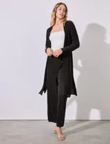 Conjunto de cardigan largo y pantalón palazzo plisado color celeste.