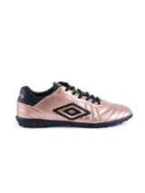 Championes Umbro modelo Touch TF para hombre, color negro, con capellada de PU texturizada y logo Umbro brillante en el lateral. Suela de caucho con tapones bajos para césped artificial o fútbol 5.