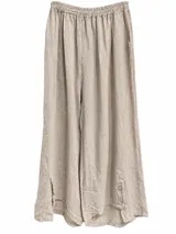 Pantalón wide leg de lino color beige, con cintura elástica fruncida y detalle de botones en los tobillos.