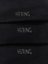 Kit de tres pares de medias de caño medio Hering, color blanco, de diseño liso y clásico.