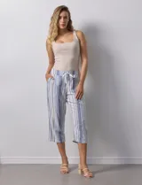 Pantalón capri de lino estampado marca Dash, con pretina ancha elastizada y bolsillos inclinados.