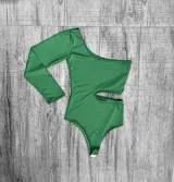 Body de microfibra con un hombro descubierto, manga larga y abertura en la cintura.