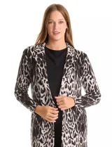 Chaqueta larga de tejido de punto con diseño midi y corte recto. Presenta un patrón de cuadros sutiles, cuello con solapa, frente abierto sin botones y bolsillos de parche delanteros.