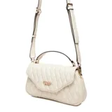 Cartera de hombro Guess modelo Valla, color blanco hueso (bone), con diseño acolchado en patrón de rombos. Presenta solapa frontal con el logo metálico dorado de Guess y asa superior corta, además de correa ajustable para llevar al hombro o cruzada.