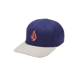 Gorra de seis paneles con visera plana, cuerpo en color azul marino y visera en gris jaspeado. Presenta el logo de la marca bordado en el frente en tonos rosados y negros.