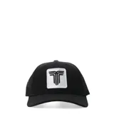 Gorra tipo trucker color negro con panel frontal de algodón y malla trasera. Presenta un parche cuadrado blanco con el logo de la marca bordado en negro en el frente.