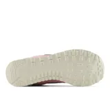 Championes New Balance modelo 574, color rosa con detalles en beige y blanco, confeccionados en gamuza y malla, con logo "N" característico en los laterales y entresuela ENCAP.