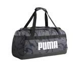 Bolso deportivo Puma negro, con estampado all-over de la marca, gran logo frontal en color blanco y bolsillos de malla en los laterales. Cuenta con asas de mano y correa ajustable para el hombro.