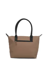 Cartera de hombro tipo tote bag Hush Puppies de ecocuero engomado color marrón, con compartimento principal con cierre, bolsillo interior y trasero con cierre. Cuenta con asas negras, llavero decorativo y logotipo grabado en relieve en la parte frontal.