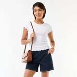 Short de denim azul oscuro de tiro alto, corte recto y estilo clásico con bolsillos y costuras visibles.