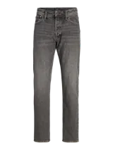 Jean de corte relaxed fit, color gris lavado, con diseño clásico de cinco bolsillos y cierre frontal con botones.