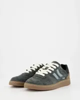 Sneakers Coolway modelo Goal en color gris oscuro, con detalles en celeste y suela de goma color caramelo. Presentan cordones blancos y el logo 'GOAL' en el lateral.