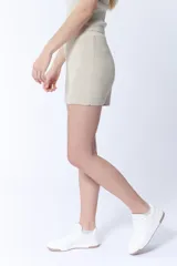 Short de punto color beige con lurex.