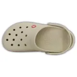 Zuecos Crocs modelo Crocband™ en color lila claro con plataforma blanca y una línea decorativa morada. Presentan el diseño clásico con orificios de ventilación y tira trasera ajustable.