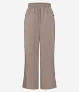 Pantalón deportivo de corte recto confeccionado en microfibra color marrón, con cintura elástica y recortes laterales en tule.