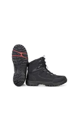 Bota de senderismo Ecco Xpedition color negro, con capellada de malla y material sintético resistente a los arañazos, construcción impermeable GORE-TEX, entresuela de espuma de PU inyectada directamente, tecnología RECEPTOR y suela exterior de goma duradera.