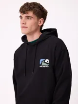 Canguro blanco con capucha y cordones ajustables. Presenta un estampado grande en la espalda con formas abstractas en tonos de azul y gris, y la palabra "RUSTY" en azul.