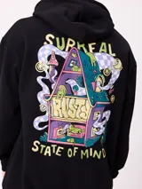 Canguro marrón con capucha y bolsillo frontal, con un diseño gráfico colorido en la espalda que representa una casa surrealista con el texto 'Supreal State of Mind'.