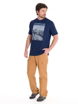 Pantalón cargo Caterpillar Heritage Straight color marrón, de corte regular y estilo utilitario, con múltiples bolsillos laterales y traseros con solapa.