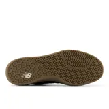 Championes New Balance modelo 440, color negro con detalles en marrón y beige.