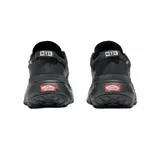 Championes Vans modelo MTE Crosspath, de diseño técnico y robusto en color negro. Presentan una suela de plataforma con relieve para mayor tracción, cuerpo de material sintético y textil, y detalles de la marca en el lateral y la lengüeta.