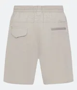 Bermuda de hombre color beige confeccionada en microfibra, con cintura elástica ajustable con cordón, bolsillos laterales con cierre y corte a la rodilla.