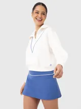 Buzo blanco de medio cierre, ideal para jugar pádel o tenis, o para uso diario. Diseño acanalado en los puños y en la cintura.