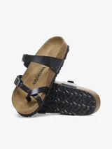 Sandalias Birkenstock Mayari color negro con tiras finas ajustables y plantilla anatómica de corcho.
