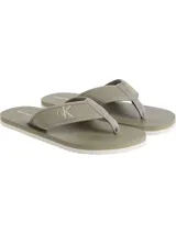 Ojotas de hombre color verde oliva, con suela de EVA texturizada y tiras de lona con monograma CK.