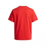 Remera de manga corta Nike, color rojo, con cuello redondo y estampado gráfico frontal con el logo de la marca y la palabra AIR en negro. Incluye una pequeña etiqueta negra con el logo en la manga.