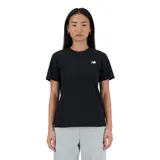 Remera negra de algodón con logo de New Balance estampado en blanco en el pecho.